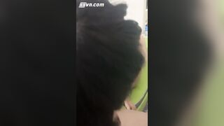 Mẹ nhờ bạn Tắm cho con trai, Ai ngờ thg con Bóp Vú gạ djt luôn bạn Thân Của mẹ djt n