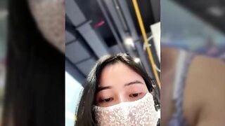 Em Mai Có Sở Thích Thủ Dâm ở Trung Tâm Thương Mại Vạch Lồn Ra Cho Các Anh Ngắm