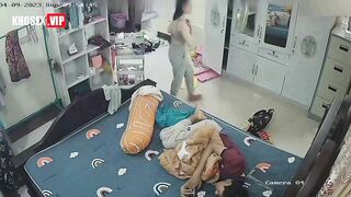 Hack cam quay lén phát hiện bố ck tối nào cũng sang phòng con dâu làm chuyện đồi bại
