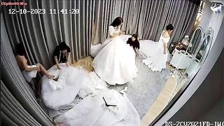 Hack cảm phòng thử váy cưới