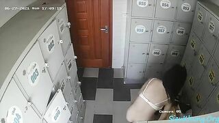 Quay lén phòng thay đồ 1