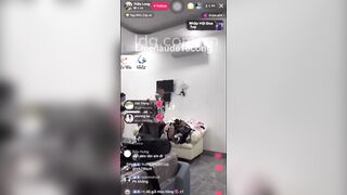 Vợ long 9 ngón lộ hàng trên lm hơn 2k người xem