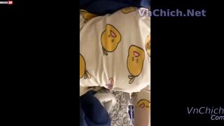 Bé 2k5 vú to đi xăm trả phí cho anh thợ bằng kèo địt tung bím tại tiệm vú lắc lư theo