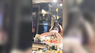 Trong 1 quán karaoke nọ vui như này bảo sao phái mạnh cứ thích đi