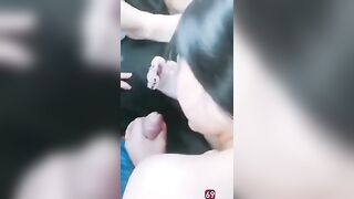Đi ăn cưới mà bị 2 đứa em cô dâu đè ra người thì bú người thì hôn tay sờ cu thế này