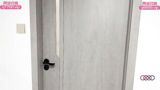 Thoả mãn cô giáo trẻ