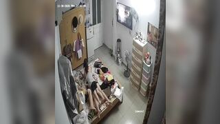 Thằng cháu hạnh phúc vui đùa cùng cặp mông trắng nõn của dì 1 video vippro