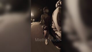 Public chở em Mie hóng mát ngoài đường phô dâm