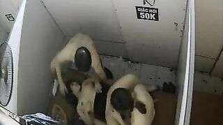 Threesome 2 em trong phòng giác hơi