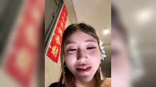 Gái dâm vú to thủ dâm bằng toy dâm đãng phut nước kích thích