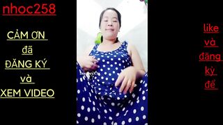 Chị gái mũm mĩm ở nhà một mình vừa thủ dâm vừa khẩu dâm nghe sướng vl ra