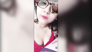 Dâm quá lên live với trai thủ dâm
