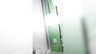 Nữ Y tá sục cu giúp bệnh nhân lấy tinh trùng ở bệnh viện
