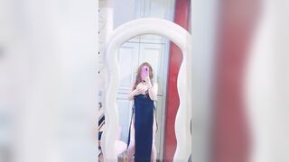 em sinh viên gửi clip chào hàng trong nhóm sgbb