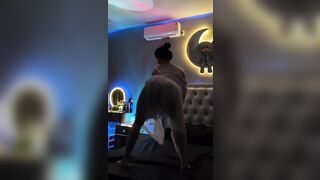 Thanh niên thích đụ kiểu bôi gen trơn
