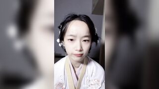 mặc đồ cổ trang thủ dâm 2