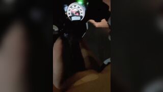 Public bắt em mie mặt váy mỏng tang chạy xe ngoài đường