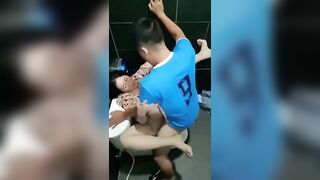 Quay lén, Súc vật thg cháu Dẫn bác Say rượu vào WC Lút Cán xuất Tinh đầy lồn