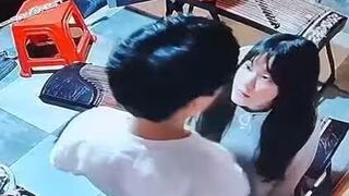 Nữ sinh viên mỹ thuật bị camera ghi lại cảnh có hành vi không đứng đắn vói giáo viên