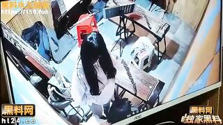 Nữ sinh viên mỹ thuật bị camera ghi lại cảnh có hành vi không đứng đắn vói giáo viên