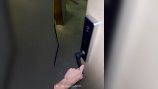 Vào phòng xem chông địt nhau với gái gọi lồn to cưỡi cặc kích thích