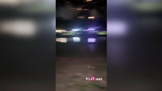 Clip Sex Giữa công viên mà em gái xinh cởi quần anh ra bú mút
