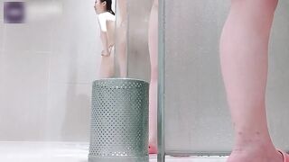 quay lén trong nhà tắm công cộng các em gái non ngon ngọt. 2