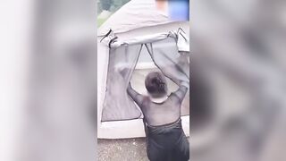 cặp đôi địt nhau public ở khu cắm trại .