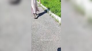 BDSM em gái múp rụp đeo đuôi cáo đi khắp đường .