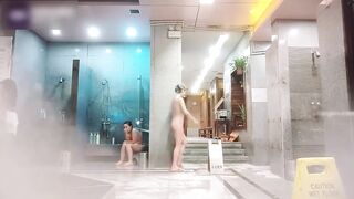 quay lén phòng tắm tập thể của các em gái mới lớn cực ngon 2.
