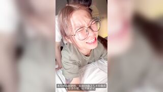 Đưa em sinh viên đeo kính mặt dâm về nhà cho anh trai cùng địt rên la dâm đãng