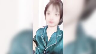 Gái dâm chubby vú to lồn múp lắm lông thủ dâm khoe hàng