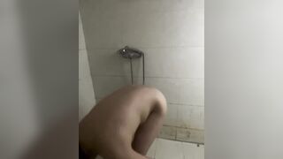 Gái dâm chubby vú to lồn múp lắm lông tắm khoe hàng kích thích siêu dâm