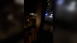 Đi làm về địt em ngay tại cổng rồi bế em vào doggy địt lút cán suốt đêm