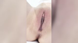 Em rau hàng ngon dí lồn sát màn hình cho các anh niếm dâm đãng