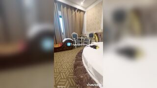 Phú bà hồi xuân book trai massage tận nhà tiện thể móc lồn cho c làm c bắn nc như mưa