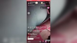 Trả kèo PK tóp tóp thanh niên bạo gan móc lồn vợ đg nằm ngay trên sóng livetream