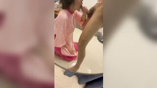 Đi đưa tráp gặp được đĩ dâm bú cu liếm láp con cặc dâm đãng kích thích siêu dâm