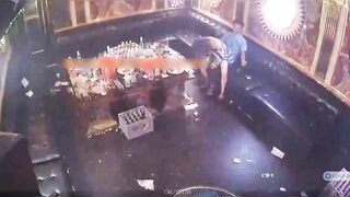 Hack cam quán hát,ông chú hồi xuân trốn vợ đi hát địt luôn e nhân viên trẻ trog phòng