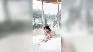 Pongkyubi ra mắt MV thủ dâm móc lồn chảy nước trắng xóa trong bồn tắm cực nứng