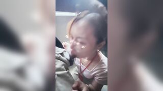 Có giáo đeo kính cận bú mút con cu cho học sinh của mình mới lớn