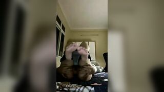 Em gái nhỏ nhắn mà bị nứng lồn