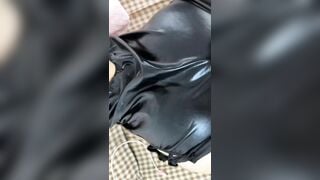 Đụ Con bạn thân mặc váy dạ bằng bao cao su gai