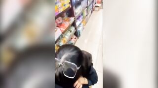 Em họ bú cặc cho anh trai ở siêu thị