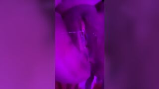 Phương Anh nằm xoa lồn ra nước