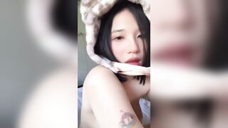 Mượn đt vô tình thấy đc video dì họ kết nghĩa của ba thủ dâm còn cả clip địt nhau nx
