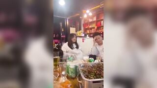 Em gái say rượi khoe vú cho bạn thân xem