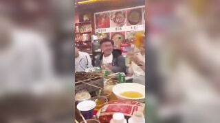 Em gái say rượi khoe vú cho bạn thân xem