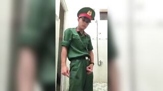 Chú công an dâm