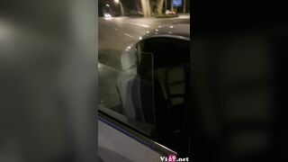 Chơi lớn kéo váy em chịch public ngay làn dừng đường khẩn cấp mặc kệ các xe khác